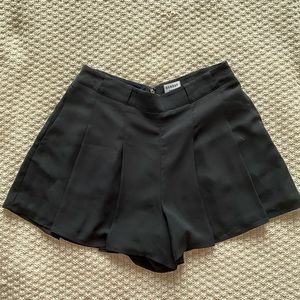 Aritzia - Sunday Best - lightweight skort size 4